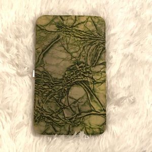 Unique Textured Hard Case Wallet w/ Hinged Clasp